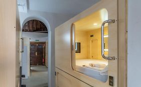 HosteLit, Capsule Hostel